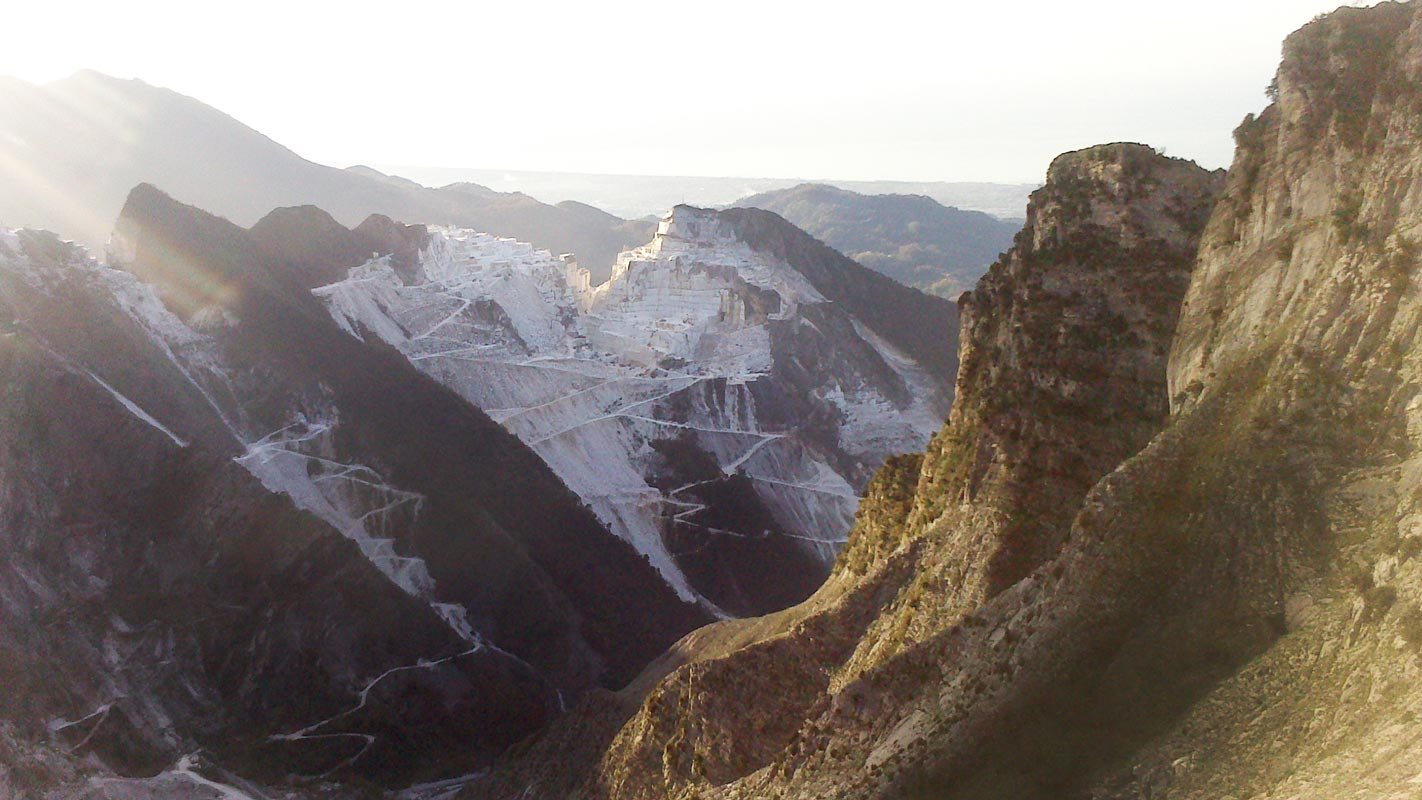 Exklusive Materialien und Betrieb · Foto aus dem Archiv Marmi di Carrara