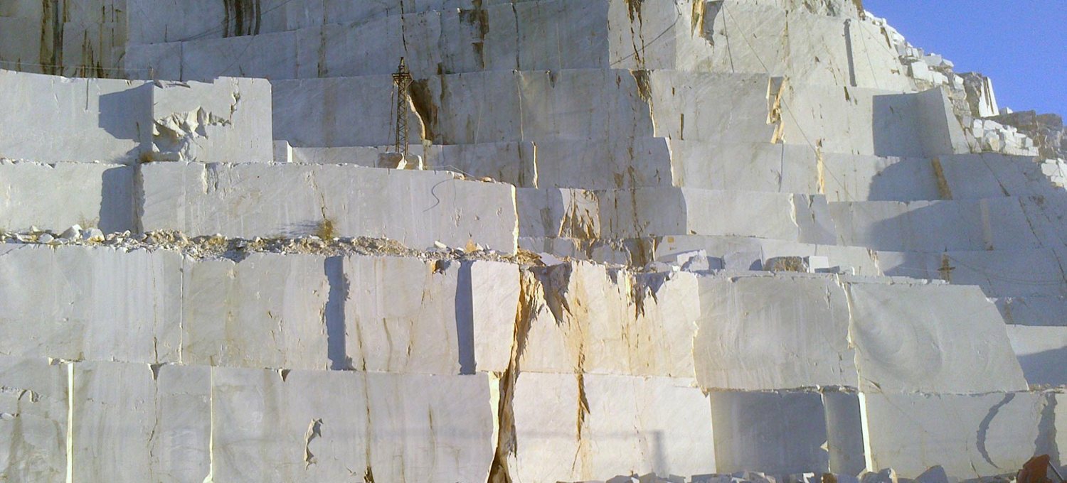 Die apuanischen Steinbrüche und das Blocklager · Foto aus dem Archiv Marmi di Carrara