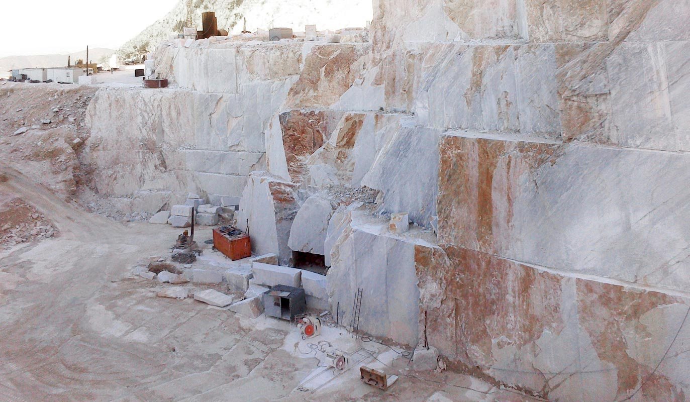 Die apuanischen Steinbrüche und das Blocklager · Foto aus dem Archiv Marmi di Carrara