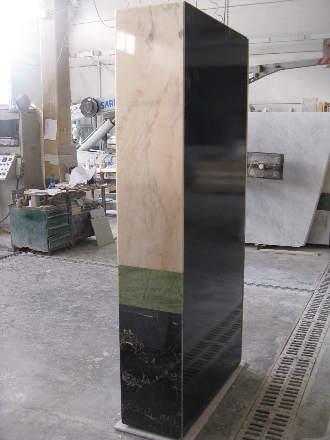 أثاث من الرخام · صورة من أرشيف مارمي دي كارارا