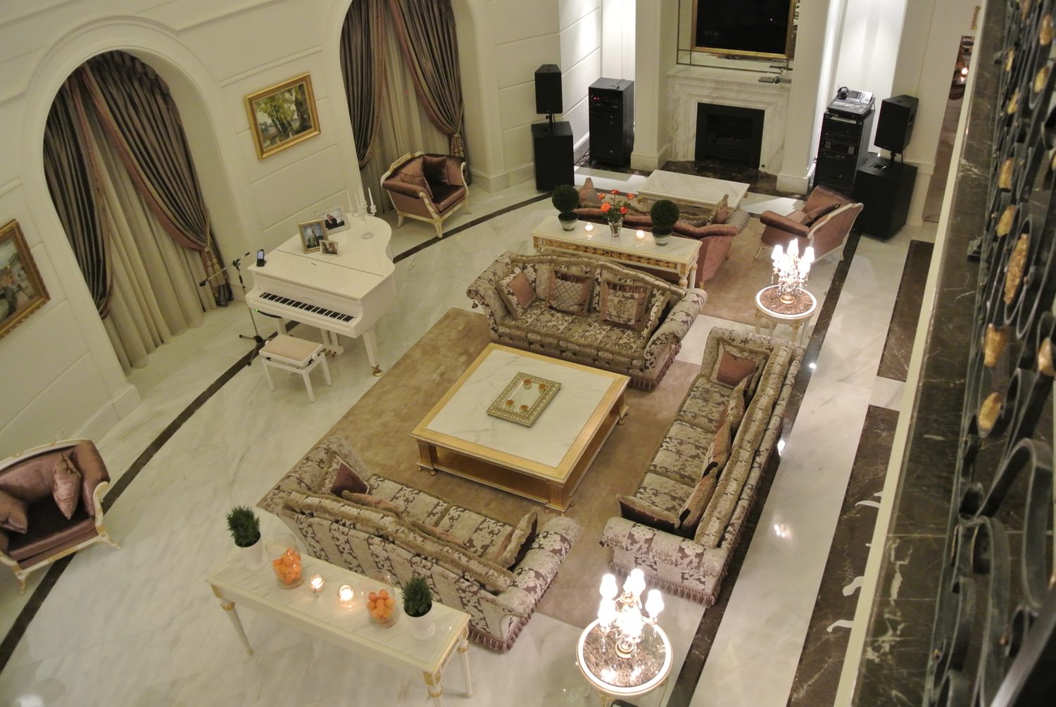 مسكن في سانت بطرسبرغ · صورة من أرشيف مارمي دي كارارا