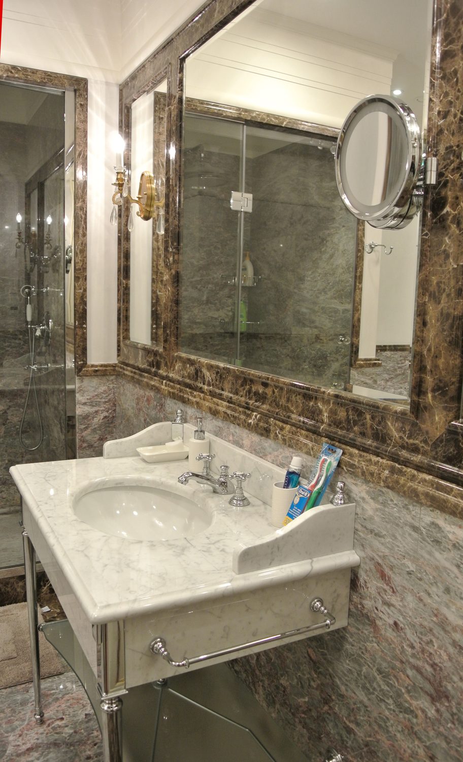 مسكن في سانت بطرسبرغ · صورة من أرشيف مارمي دي كارارا